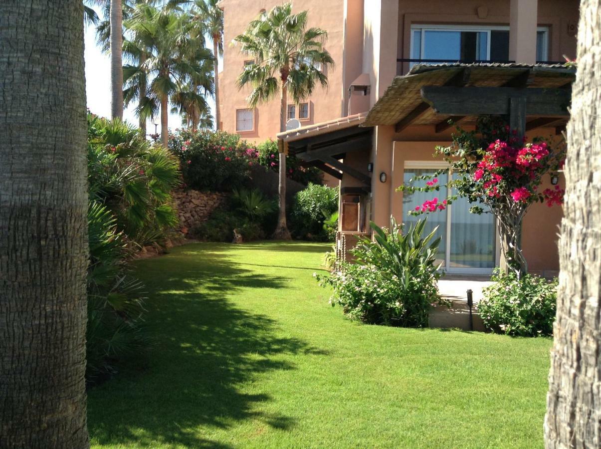 Villa Urb Playa Azul 24 Estepona Esterno foto