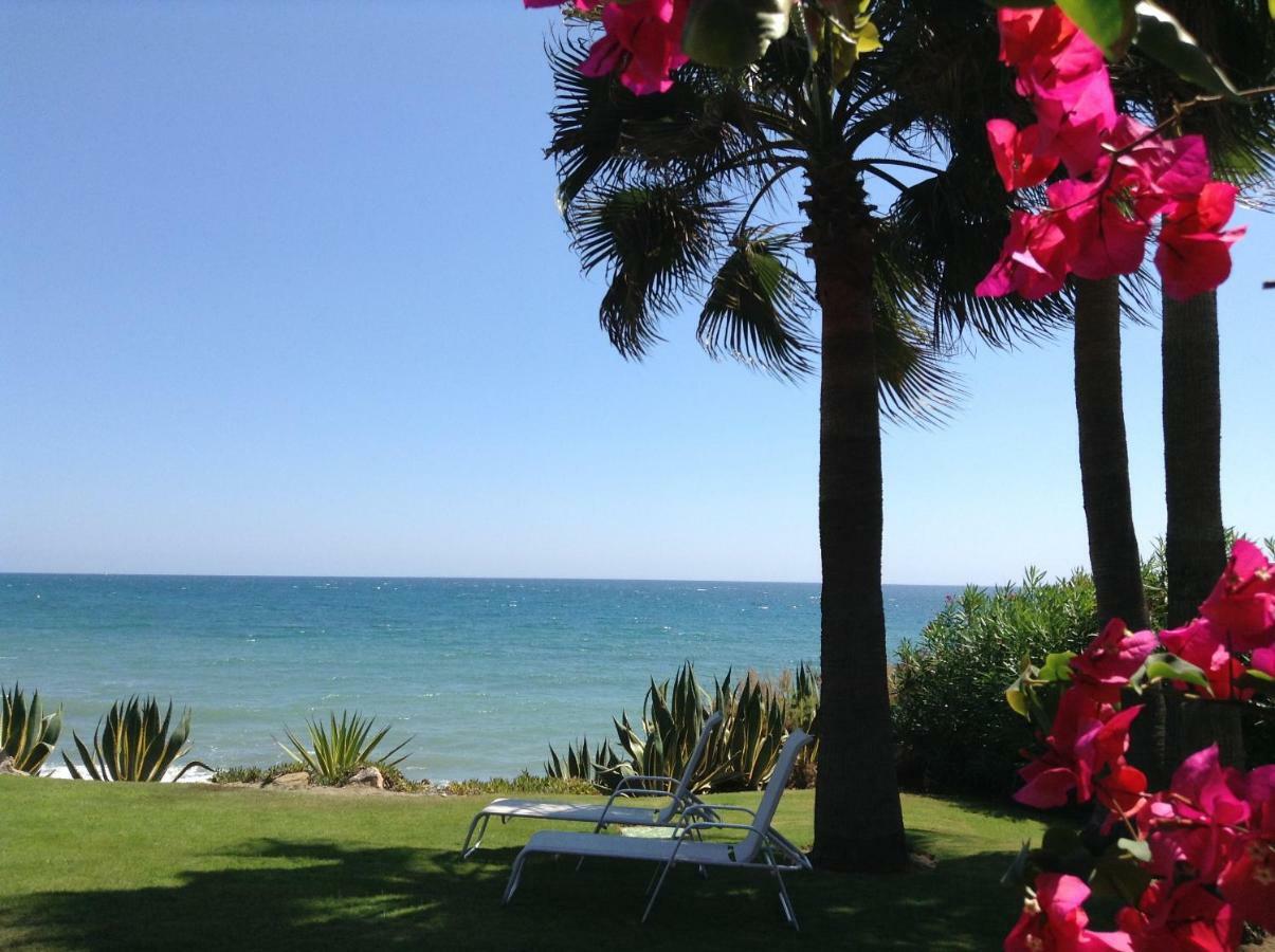 Villa Urb Playa Azul 24 Estepona Esterno foto