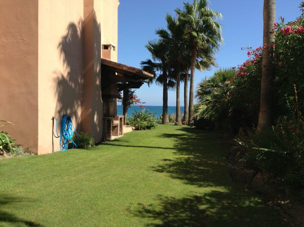 Villa Urb Playa Azul 24 Estepona Esterno foto