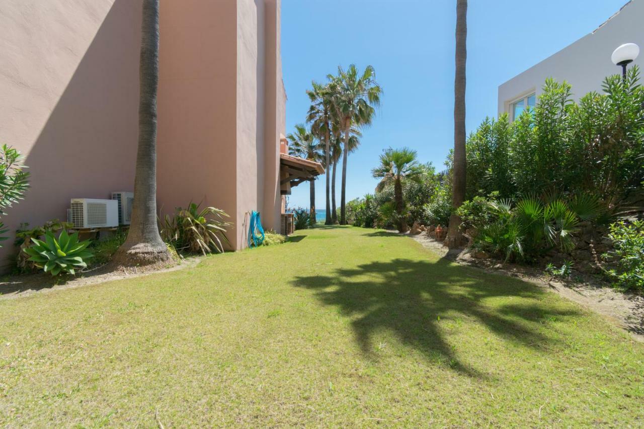 Villa Urb Playa Azul 24 Estepona Esterno foto