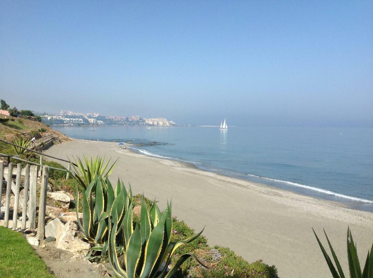 Villa Urb Playa Azul 24 Estepona Esterno foto
