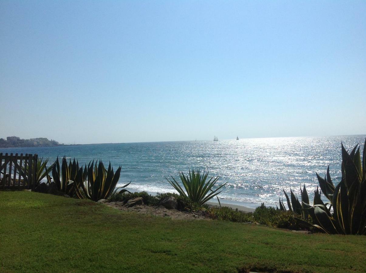 Villa Urb Playa Azul 24 Estepona Esterno foto