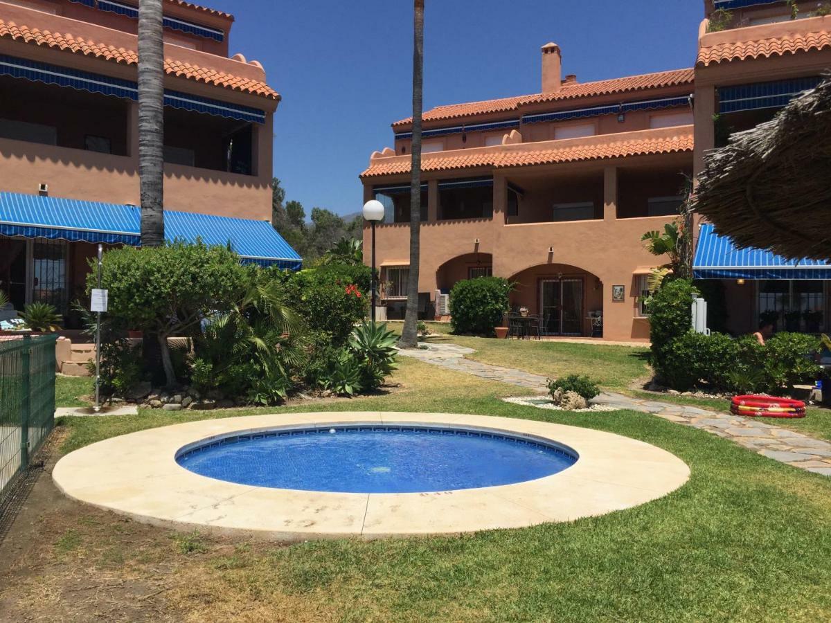 Villa Urb Playa Azul 24 Estepona Esterno foto